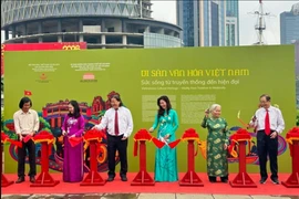 Delegates at the opening of the exhibition (Photo: VNA)
