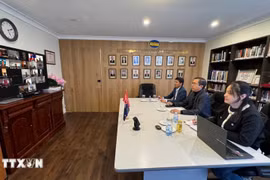 The Vietnamese Embassy in Australia joins the online meeting. (Photo: VNA) 