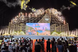 An overview of the opening ceremony of Enjoy Danang Festival 2026. (Photo: VNA)