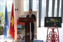 Ambassador Mai Phan Dung delivers opening remarks at the photo exhibition (Photo: VNA)