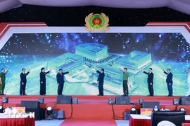 Prime Minister Pham Minh Chinh (centre) and officials mark the inauguration of National Data Centre No. 1 at Hoa Lac Hi-Tech Park in Hanoi on August 18, 2025. (Photo: VNA)