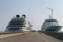 Seabourn Encore and Silver Whisper cruise ships dock at Ha Long International Cruise Port. (Photo: VNA)