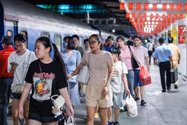 About 76,000 train tickets sold for coming national holiday travel (Photo: VNA)