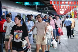 About 76,000 train tickets sold for coming national holiday travel (Photo: VNA)