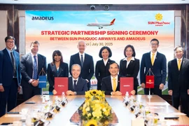At the strategic partnership signing ceremony between Sun PhuQuoc Airways and Amadeus. (Photo: Sun Group)