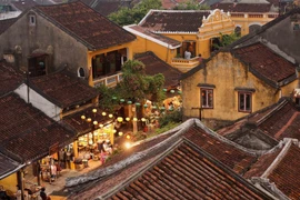 Hoi An ancient town shines with mid-autumn festival lights (Photo: VNA)