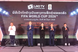 Delegates perform the ceremonial launch of the live broadcasting rights for the FIFA World Cup 2026. (Photo: VNA) 