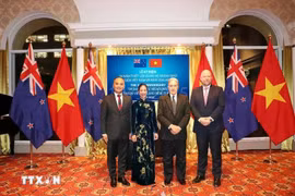Vietnamese Ambassador to New Zealand Phan Minh Giang (left) and his spouse pose for a photo with New Zealand Minister of Foreign Affairs Winston Peters and Deputy Minister of Foreign Affairs Grahame Morton at the celebration ceremony. (Photo: VNA) 