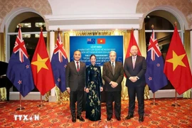 Vietnamese Ambassador to New Zealand Phan Minh Giang (left) and his spouse pose for a photo with New Zealand Minister of Foreign Affairs Winston Peters and Deputy Minister of Foreign Affairs Grahame Morton at the celebration ceremony. (Photo: VNA) 