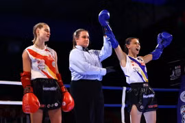 Huynh Ha Huu Hieu celebrates when she is announced world champion of the women's 45kg category. ( Photo of IFMA) 