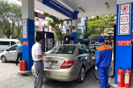 Fuel prices surge from 3pm on June 19 (Photo: VNA)
