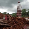 A resident checks a landslide-hit location in Mejenang, Cilacap, Central Java, on November 14. (Photo: Antara)