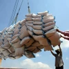 Loading Vietnamese rice for export. (Photo: VNA)