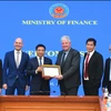 Finance Minister Nguyen Van Thang (third, from left) and Eduard Stiphout, Senior Vice President in charge of strategic supply chain and procurement at ASML (third, from right). (Photo: The Courtesy of the MoF)
