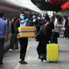People return to Hanoi to prepare for the first working day of the Lunar New Year at Hanoi Railway Station. (Photo: VNA)
