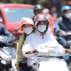 In Hanoi, the temperature recorded in Lang Ha at 1 pm on May 26 reached 40 degrees Celsius. (Photo: VNA)