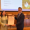 Ambassador Nguyen Thi Van Anh (L), Permanent Representative of Vietnam to UNESCO, receives the Certificate of Re-recognition for the Non Nuoc Cao Bang Global Geopark. (Photo: VNA)