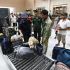 Customs officers use sniffer dogs to inspect the luggage of passengers entering Vietnam through the Nam Can International Border Gate in Nghe An province. (Photo: VNA)