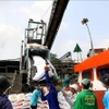 Rice is loaded into cargo. (Photo: VNA)