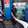Vietnam cuts retail fuel prices on August 6. (Photo: VNA)
