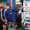 E10 bio petrol will be sold from June 1, 2026 while the production and use of E5 RON92 gasoline will continue to be maintained until December 31, 2030 (Photo: VNA)