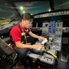 Vietjet engineers work through a 32-hour window to update software on the airline’s Airbus A320 fleet. (Photo: Vietjet)