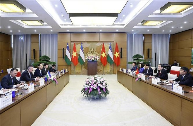 vna-potal-chu-tich-quoc-hoi-tran-thanh-man-tiep-chu-tich-ha-vien-uzbekistan-stand-1.jpg