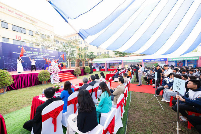 job-fair-at-ha-nam-vocational-college.jpg