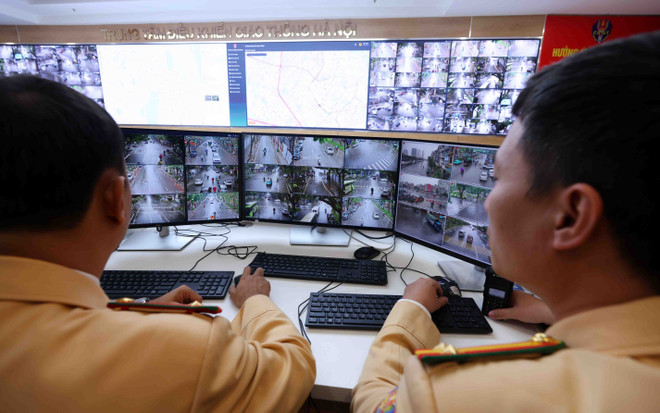 Surveillance cameras have been installed at nearly 200 intersections across Hanoi. (Photo: VNA) 2-hanoi-smart-traffic-control-vna.jpg