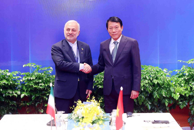 Minister of Public Security General Luong Tam Quang and Iranian Deputy Foreign Minister for Consular, Parliamentary, and Iranian Affairs Vahid Jalalzadeh. (Photo: VNA) luong-tam-quang-vahid-jalalzadeh-vna.jpg