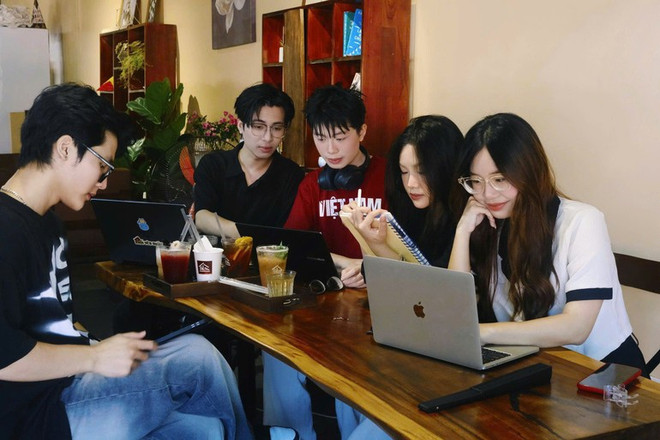 Members of the "Neo Cheo" project. (Photo: nhandan.vn)