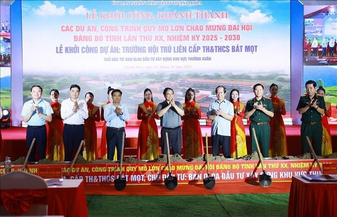 2-bat-mot-school-pm-pham-minh-chinh-vna.jpg