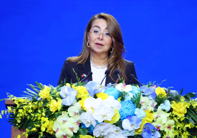 UNODC Executive Director Ghada Waly speaks at the event. (Photo: VNA) vna-potal-khai-mac-trong-the-le-mo-ky-cong-uoc-ha-noi-8361883.jpg