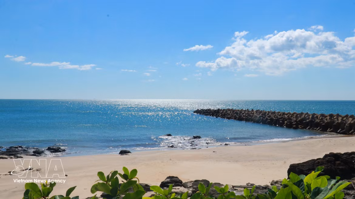 Cua Tung Beach showcases distinctive beauty