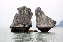 Quang Ninh draws visitors from home and abroad