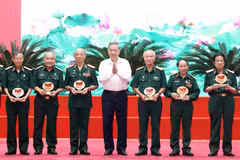 Party chief expresses gratitude to millions of ex-revolutionaries, war heroes
