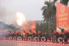 Artillery salute at My Dinh Stadium by Artillery Command