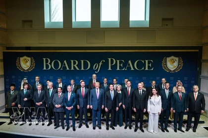 General Secretary of the Communist Party of Vietnam (CPV) Central Committee To Lam and heads of delegations attend the inaugural meeting of the Gaza Board of Peace in Washington, D.C. (Photo: VNA)