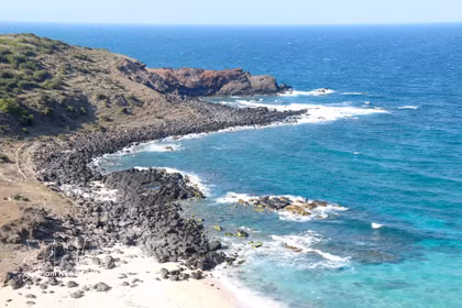 Thanks to intensified efforts to encourage collective action on environmental protection, the coastal areas of Phu Quy special zone still retain their pristine, green and clean beauty. (Photo: VNA)