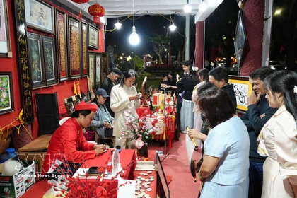 Visitors explore a calligraphy writing space in Thuan Hoa ward, Hue city, during the Lunar New Year 2026. (Photo: VNA)