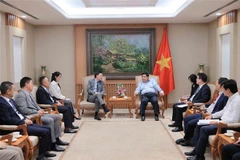 Deputy Prime Minister Nguyen Chi Dung at a meeting with Fung Wai Ka Thomas, Director of CCC Infrastructure, July 16, 2025. (Photo: VNA) 