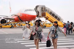 Aircraft operate at Cat Bi International Airport in Hai Phong. (Photo: VNA)