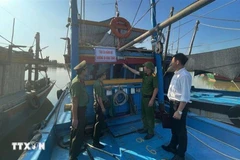 Authorities in Van Loc commune (Thanh Hoa province) strictly control the movement of people and vehicles in and out of the area. (Photo: VNA)