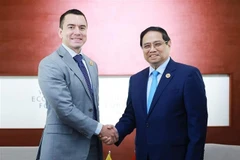 Prime Minister Pham Minh Chinh (R) meets with Ecuadorian President Daniel Noboa on the sidelines of the 16th Annual Meeting of the New Champions of the World Economic Forum (WEF) in Tianjin city, China, June 25, 2025. (Photo: VNA)