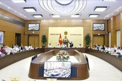Members of the National Assembly Standing Committee casts votes. (Photo: VNA)