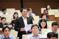 Deputies discuss draft laws presented to the National Assembly during its ongoing 9th session. (Photo: VNA)