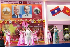 A performance at the cultural exchange programme marking the 135th birth anniversary of President Ho Chi Minh on May 21. (Photo: VNA)