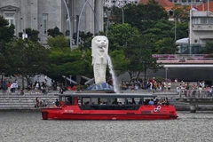 A Pyxis R ferry moving along Marina Bay. (Photo: The Strait Times)