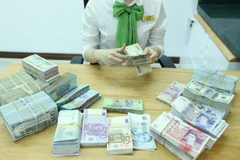 The State Bank of Vietnam sets the daily reference exchange rate at 25,100 VND/USD on March 27, down 2 VND from the previous day. (Illustrative photo: VNA)