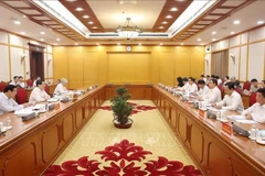 The working session between the Politburo and the Standing Board of the Party Committee of Dien Bien province on August 25, 2025. (Photo: VNA)